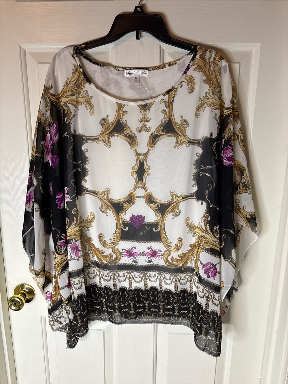 Women’s mid length sleeves  White with Purple Accents Size 3X Brand New